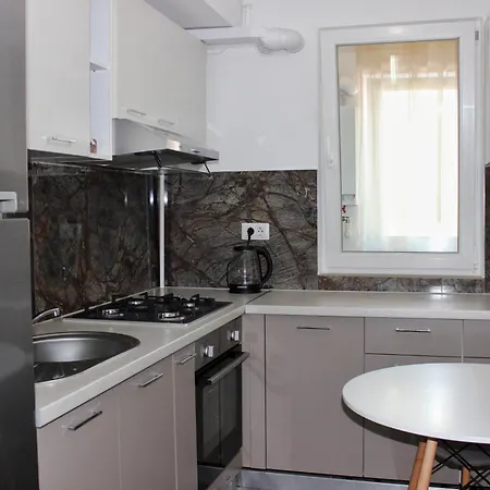 Deluxe Apartments On G Enescu Blvd Near Stefan Cel Mare University Suceava Exterior photo