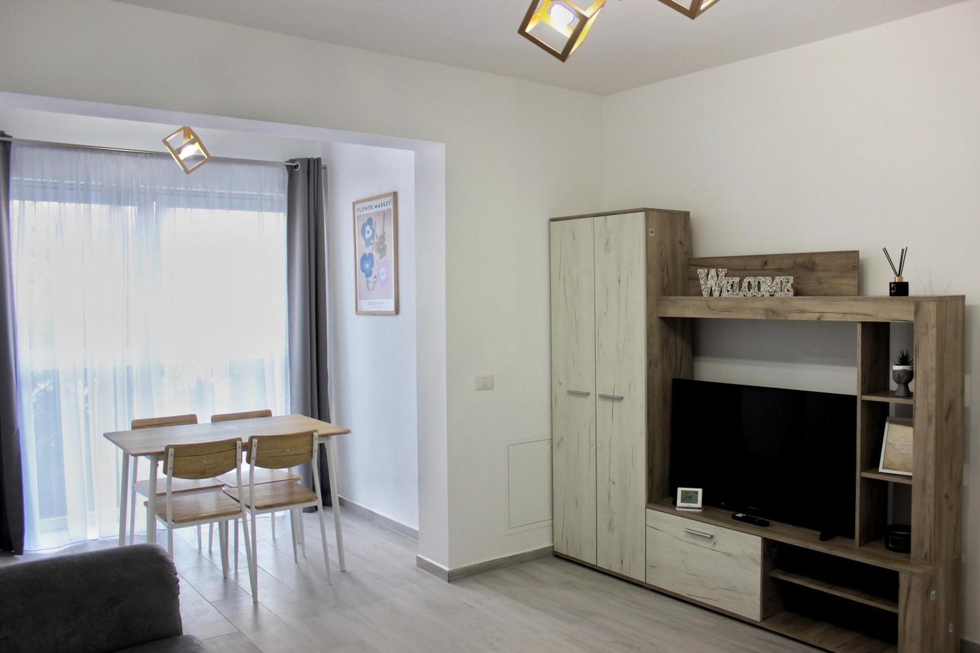 Deluxe On G Enescu Blvd Near Stefan Cel Mare * Suceava
