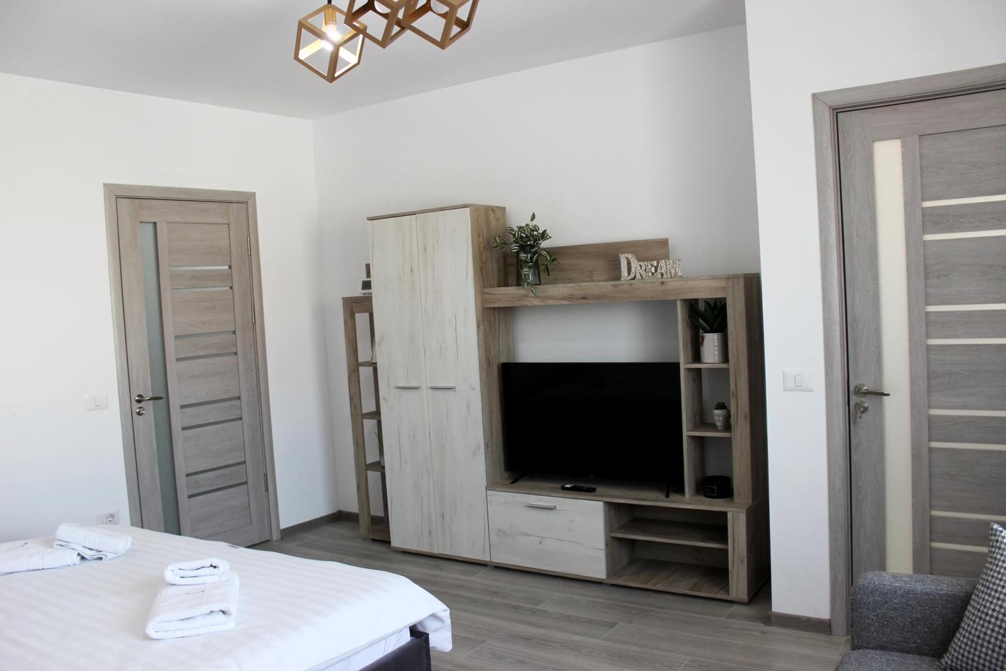Deluxe On G Enescu Blvd Near Stefan Cel Mare Apartment